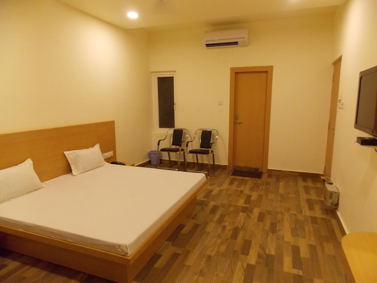 Nutan Hotel Balrampur Bagian luar foto