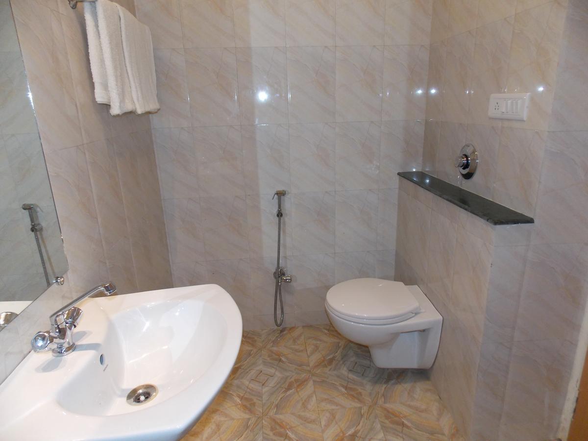 Nutan Hotel Balrampur Bagian luar foto